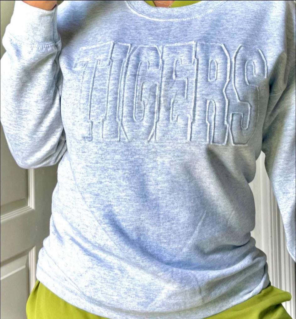 APPLIQUE CUSTOM SWEATER