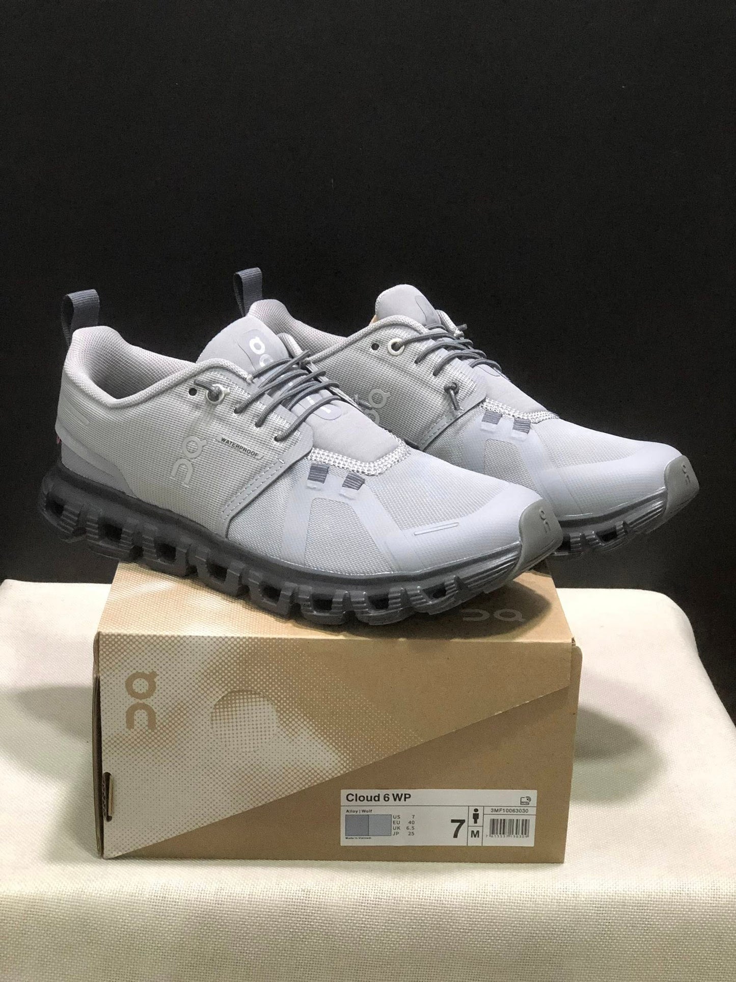 Cloud Nova style 252 light grey dark bottoms