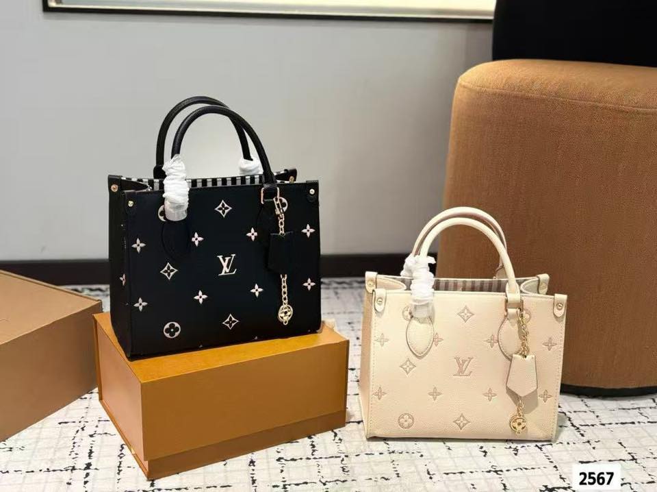LOUISV Purse
