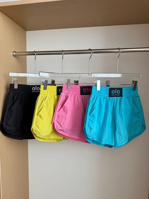Alo yoga SHORTS