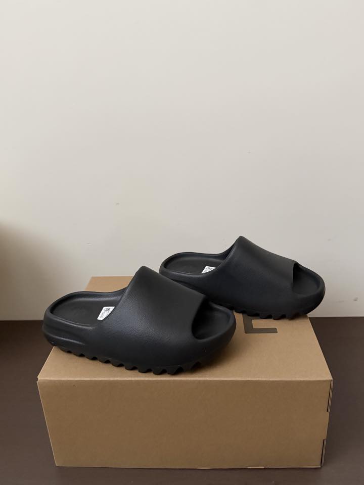Addias slides